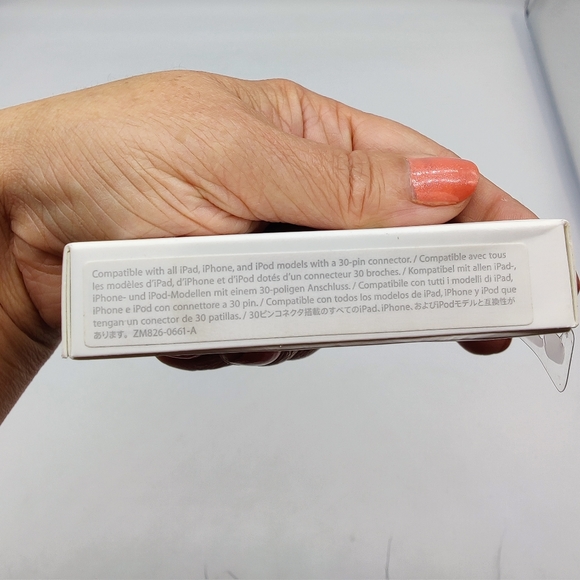 Genuine APPLE 30 pin USB Cable New in Box - Picture 3 of 4